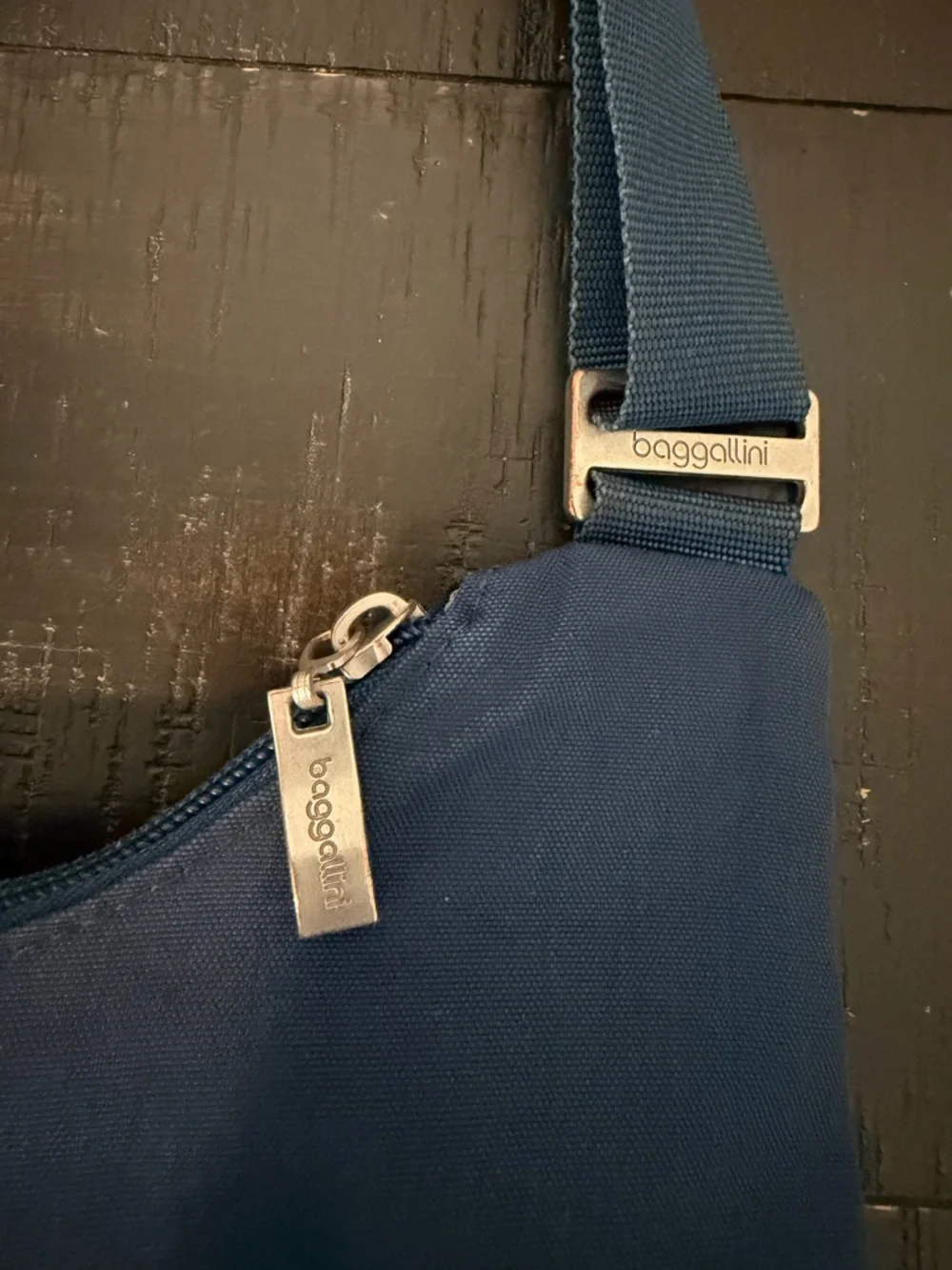 Baggallini blue crossbody pockets travel‎ casual adjustable